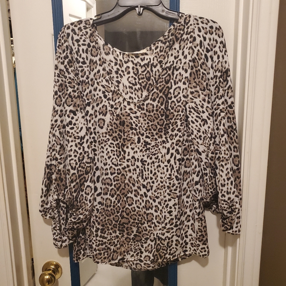 Lightweight leopard shirt